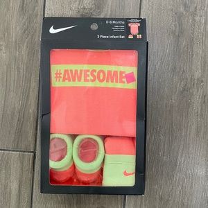 Nike 3 Piece Infant Set Flo Orange (0-6 Months)